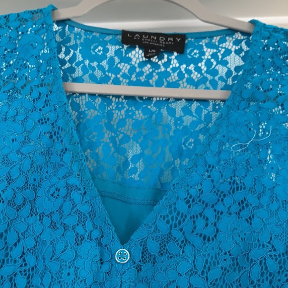 Adorable blue lace top with slight peplum. - Picture 4 of 4